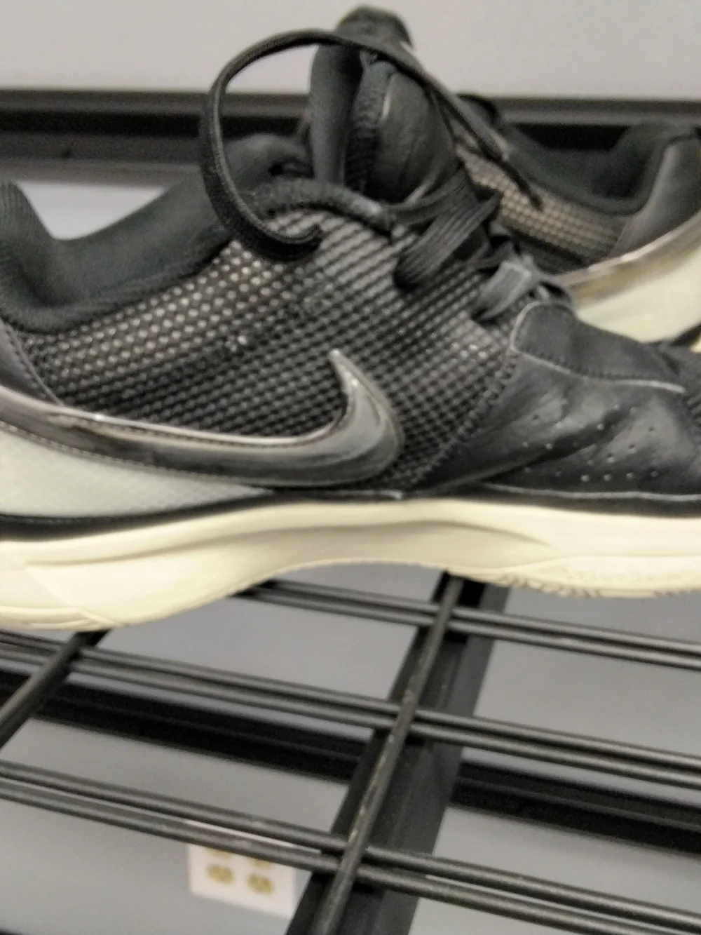 Nike Men’s Black Athletic Sneakers with Yellow Accent
